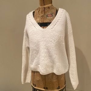 White v neck knit sweater